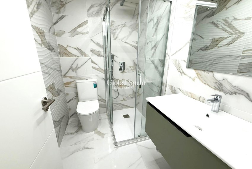 Wederverkoop - APPARTEMENT -
TORREVIEJA - Parque de las Naciones