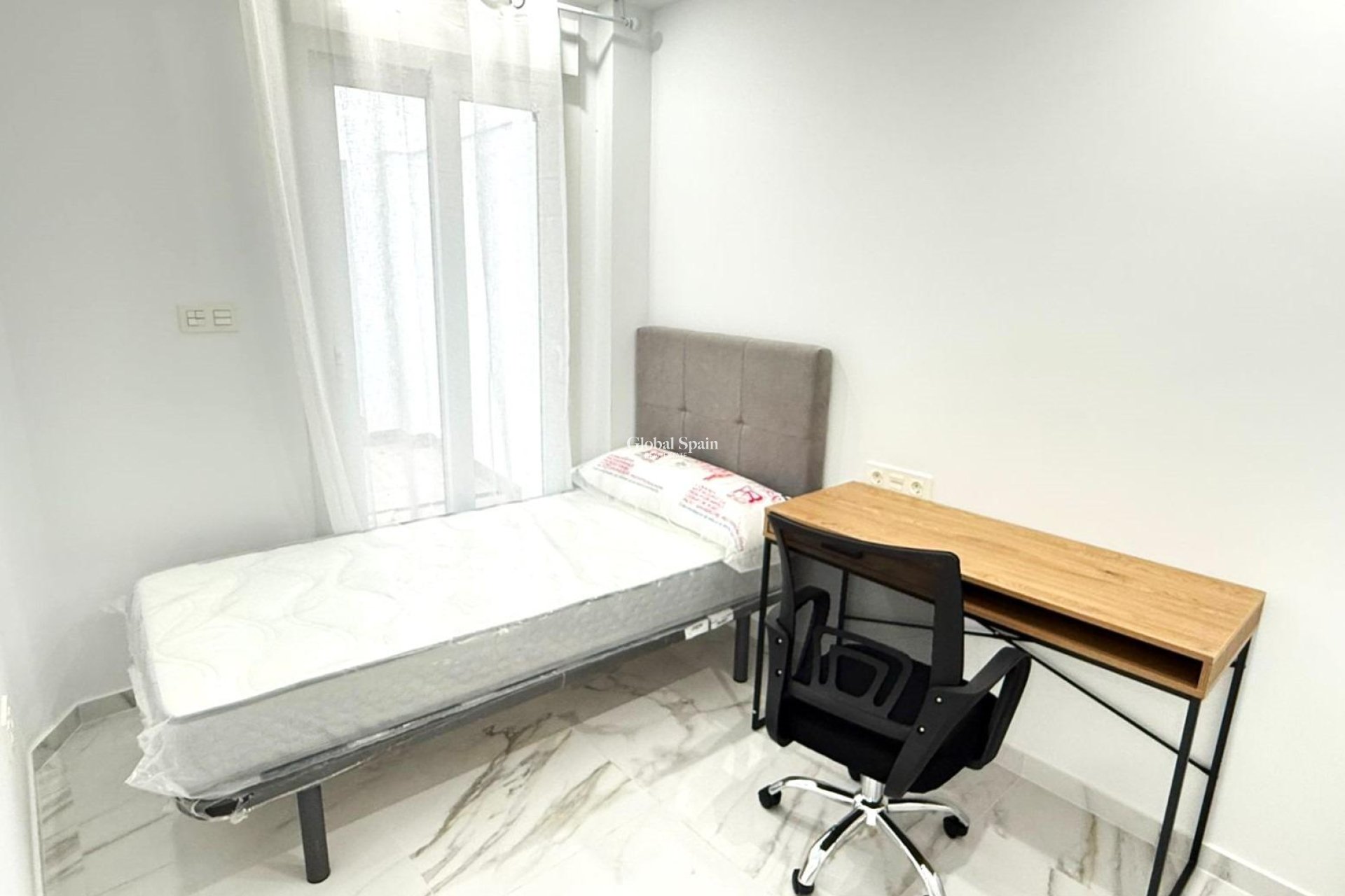 Wederverkoop - APPARTEMENT -
TORREVIEJA - Parque de las Naciones