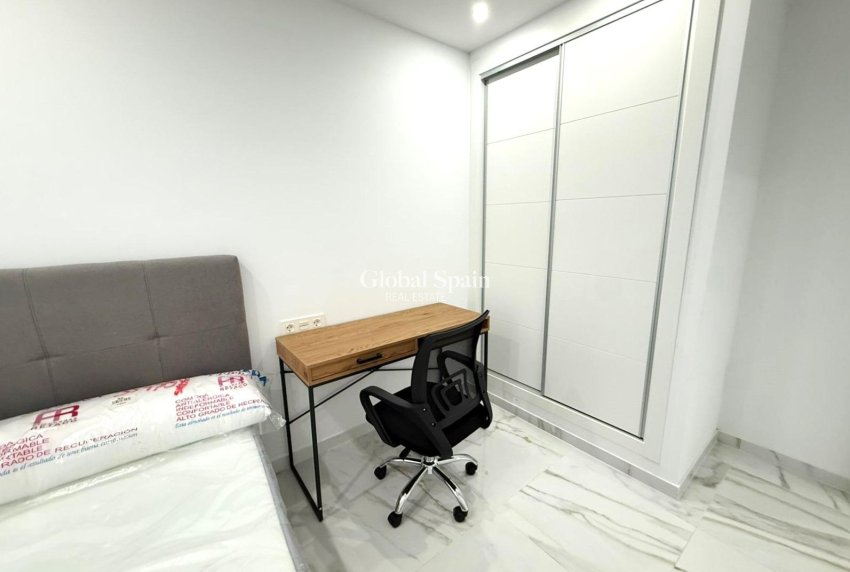 Wederverkoop - APPARTEMENT -
TORREVIEJA - Parque de las Naciones