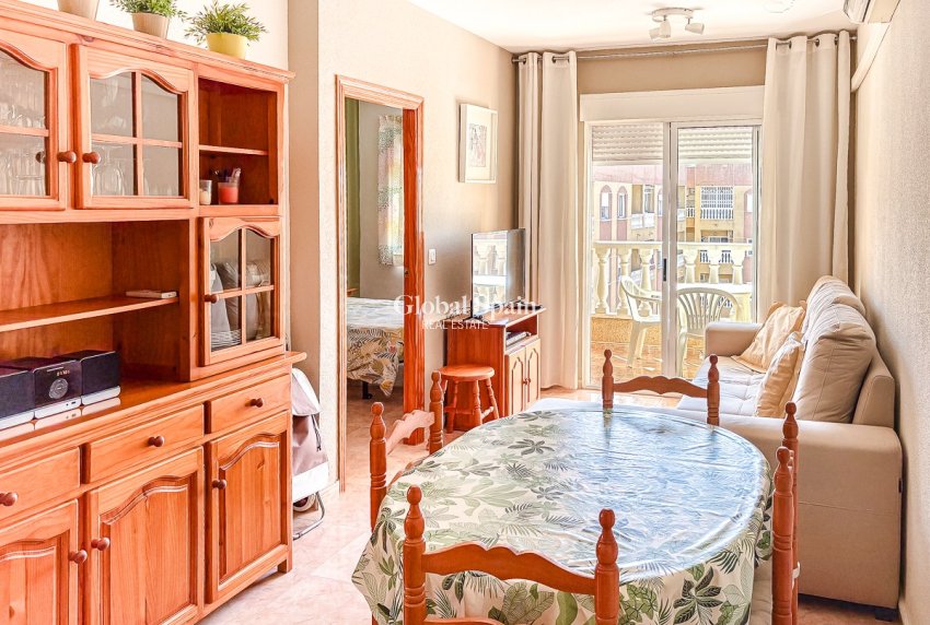 Wederverkoop - APPARTEMENT -
TORREVIEJA - Parque de las Naciones
