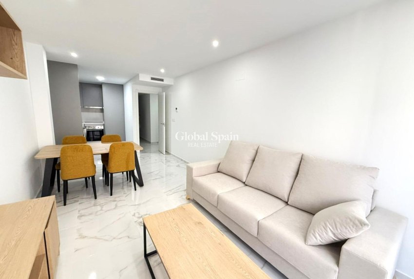 Wederverkoop - APPARTEMENT -
TORREVIEJA - Parque de las Naciones