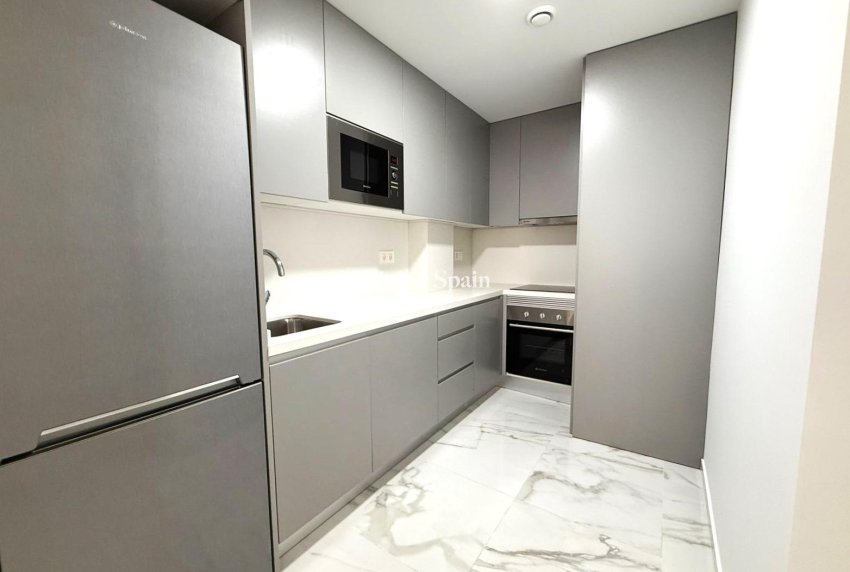 Wederverkoop - APPARTEMENT -
TORREVIEJA - Parque de las Naciones