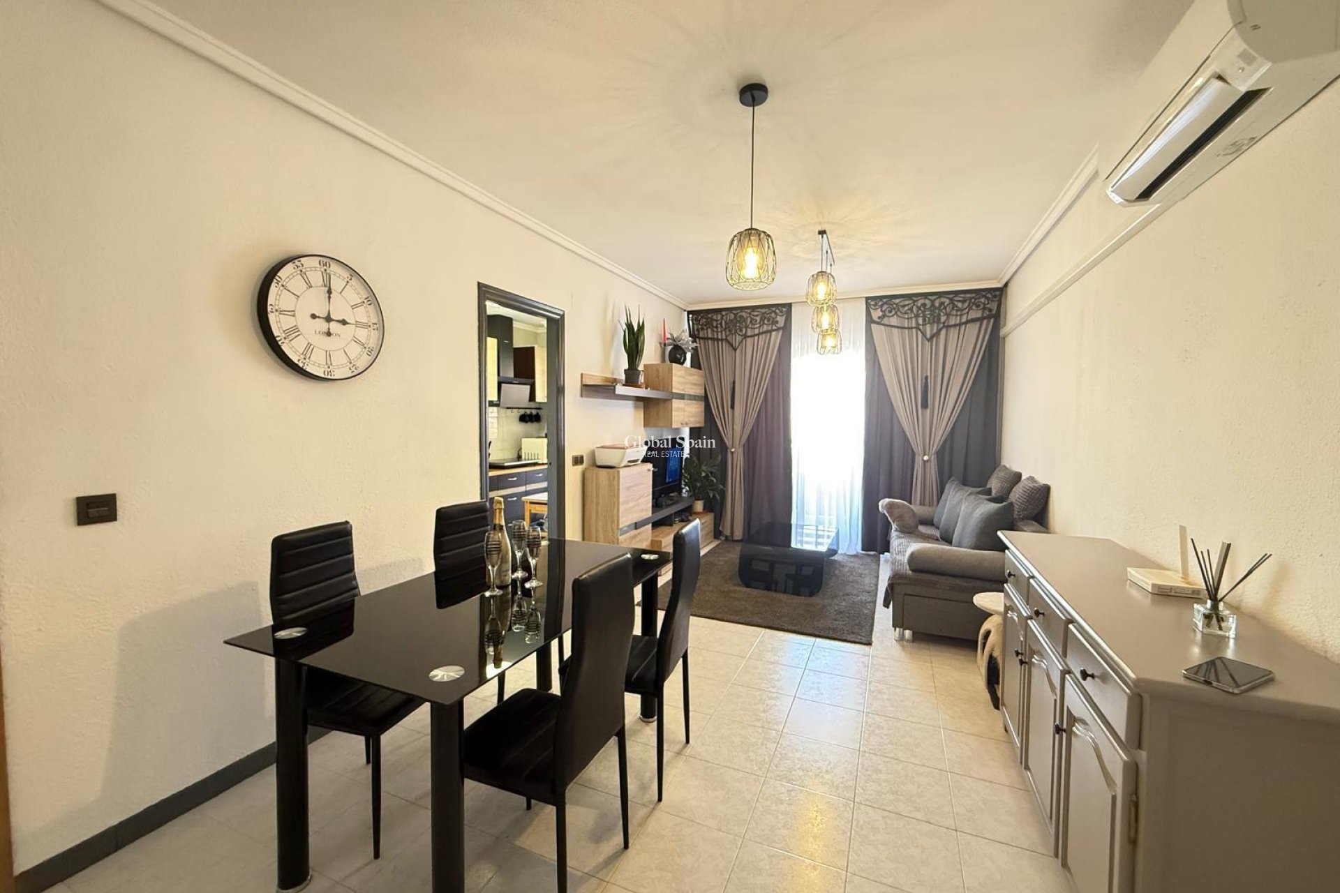 Wederverkoop - APPARTEMENT -
TORREVIEJA - Parque de las Naciones