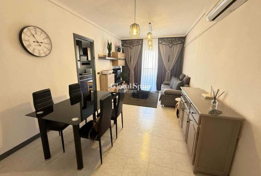 Wederverkoop - APPARTEMENT -
TORREVIEJA - Parque de las Naciones
