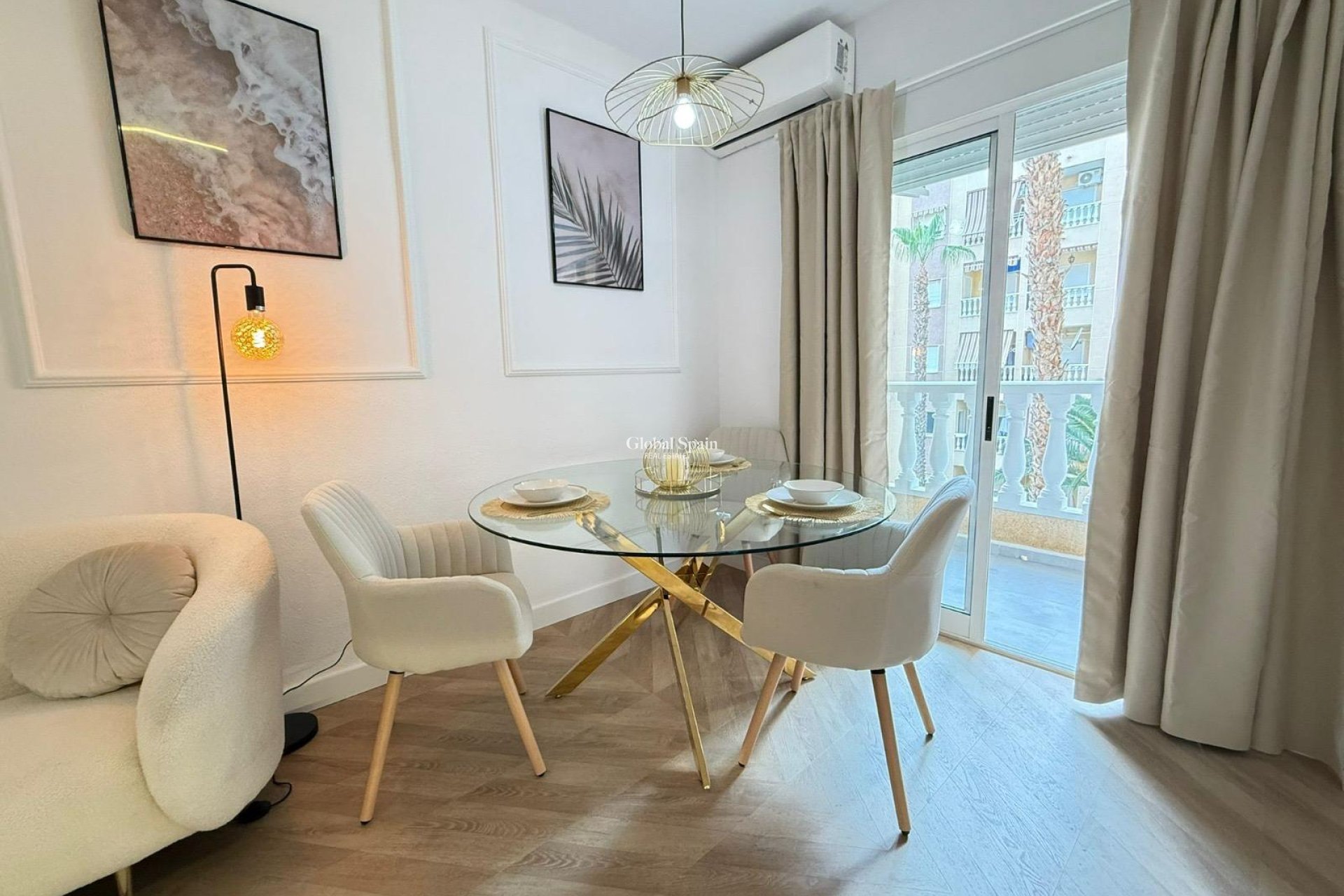 Wederverkoop - APPARTEMENT -
TORREVIEJA - Parque de las Naciones