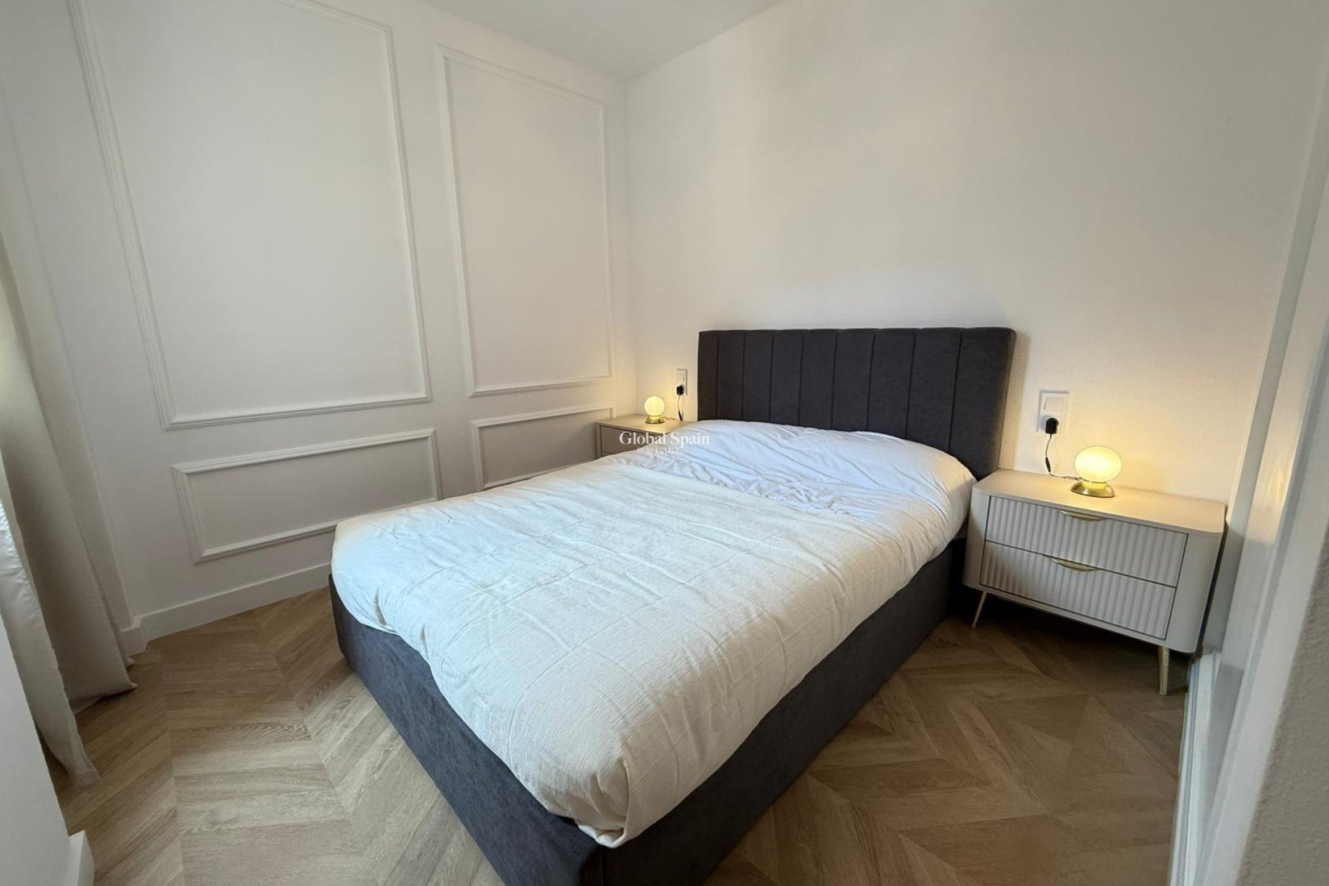 Wederverkoop - APPARTEMENT -
TORREVIEJA - Parque de las Naciones