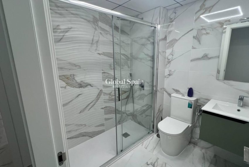 Wederverkoop - APPARTEMENT -
TORREVIEJA - Parque de las Naciones
