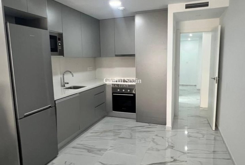 Wederverkoop - APPARTEMENT -
TORREVIEJA - Parque de las Naciones