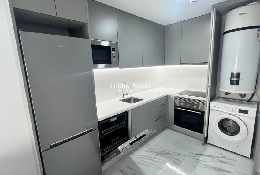 Wederverkoop - APPARTEMENT -
TORREVIEJA - Parque de las Naciones