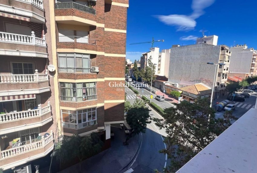Wederverkoop - APPARTEMENT -
TORREVIEJA - Parque de las Naciones