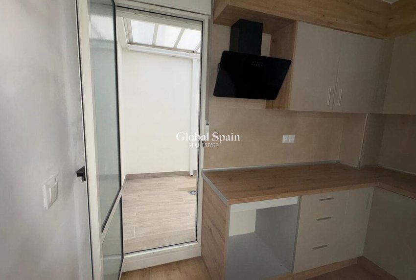 Wederverkoop - APPARTEMENT -
TORREVIEJA - Parque de las Naciones