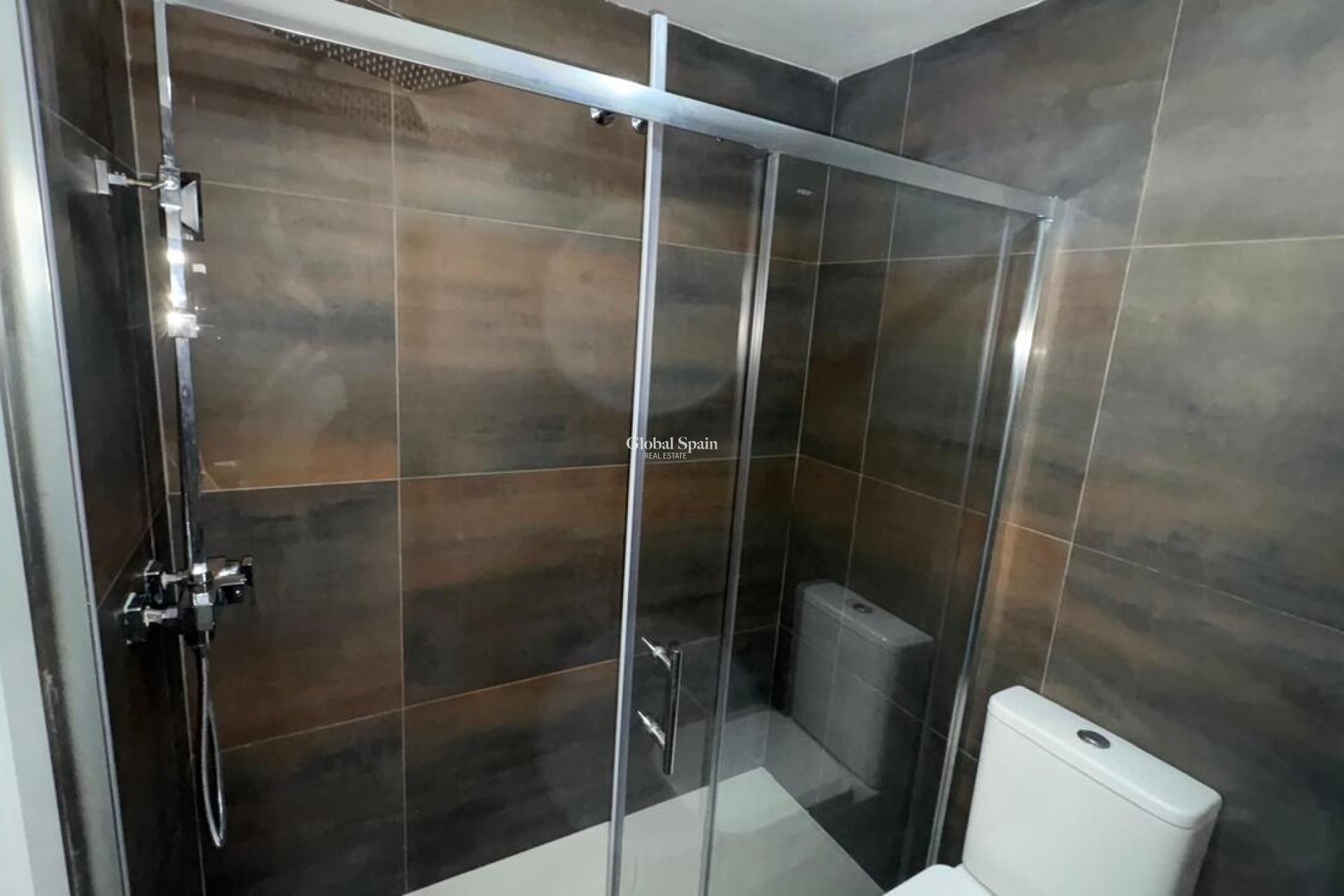 Wederverkoop - APPARTEMENT -
TORREVIEJA - Parque de las Naciones