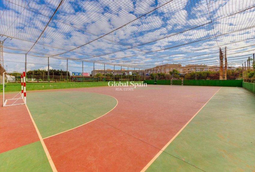 Wederverkoop - APPARTEMENT -
TORREVIEJA - Parque de las Naciones