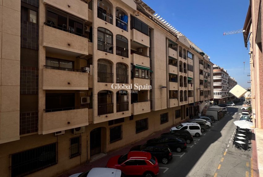Wederverkoop - APPARTEMENT -
TORREVIEJA - Parque de las Naciones