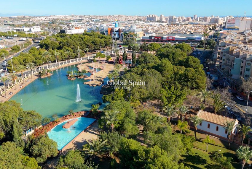 Wederverkoop - APPARTEMENT -
TORREVIEJA - Parque de las Naciones