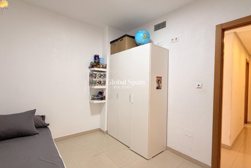 Wederverkoop - APPARTEMENT -
TORREVIEJA - Parque de las Naciones