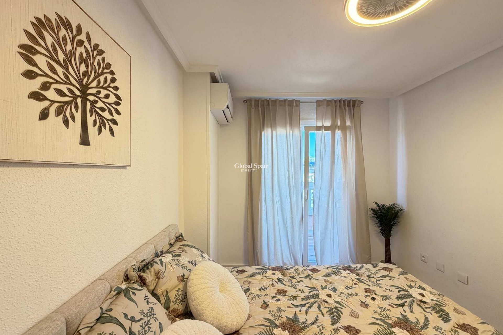 Wederverkoop - APPARTEMENT -
TORREVIEJA - Parque de las Naciones