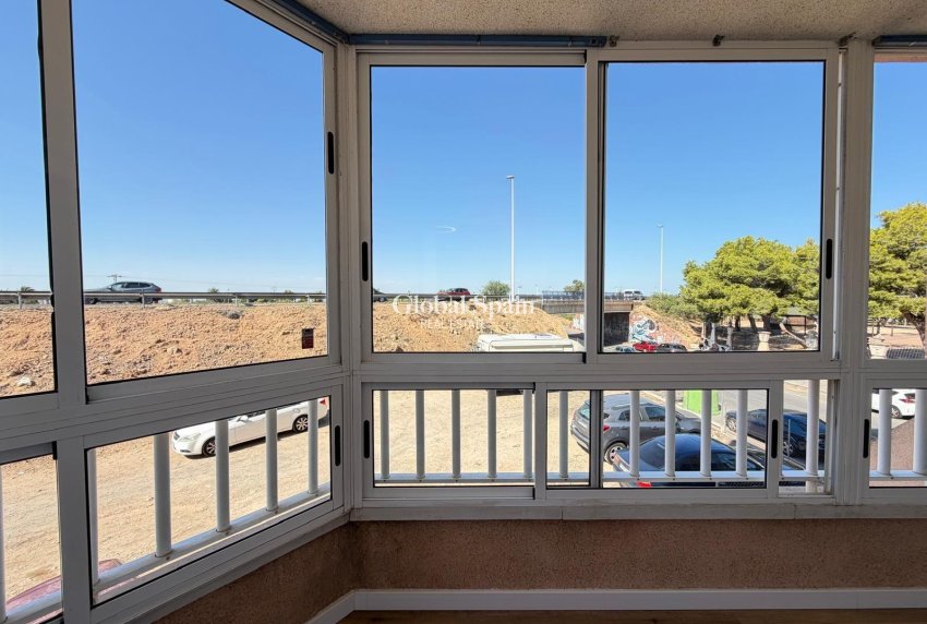 Wederverkoop - APPARTEMENT -
TORREVIEJA - Parque de las Naciones