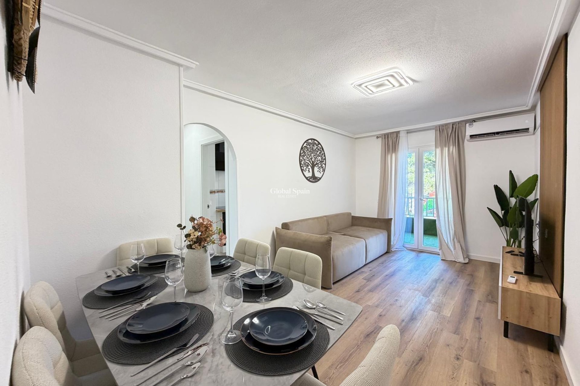 Wederverkoop - APPARTEMENT -
TORREVIEJA - Parque de las Naciones