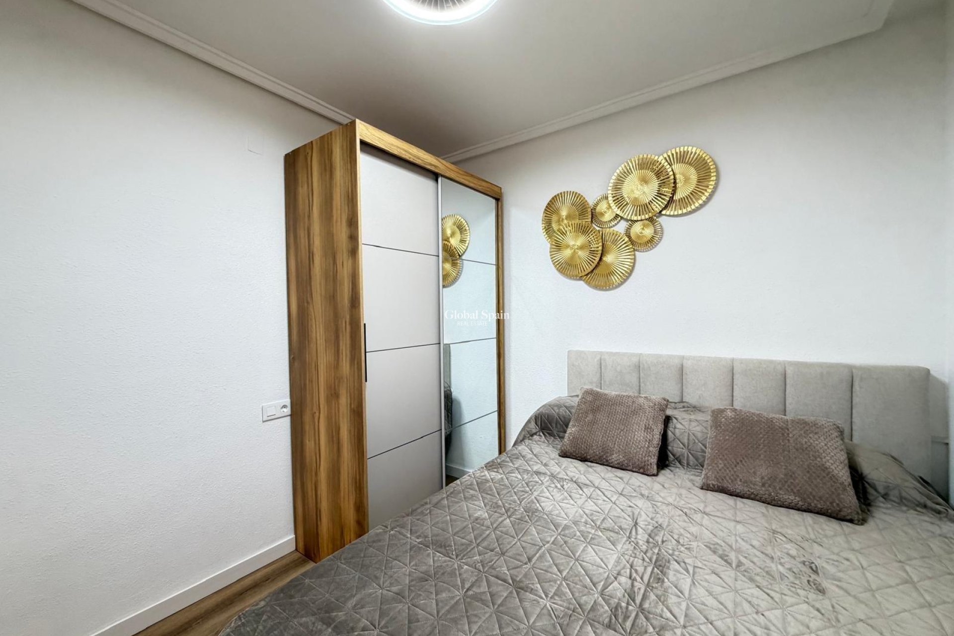 Wederverkoop - APPARTEMENT -
TORREVIEJA - Parque de las Naciones