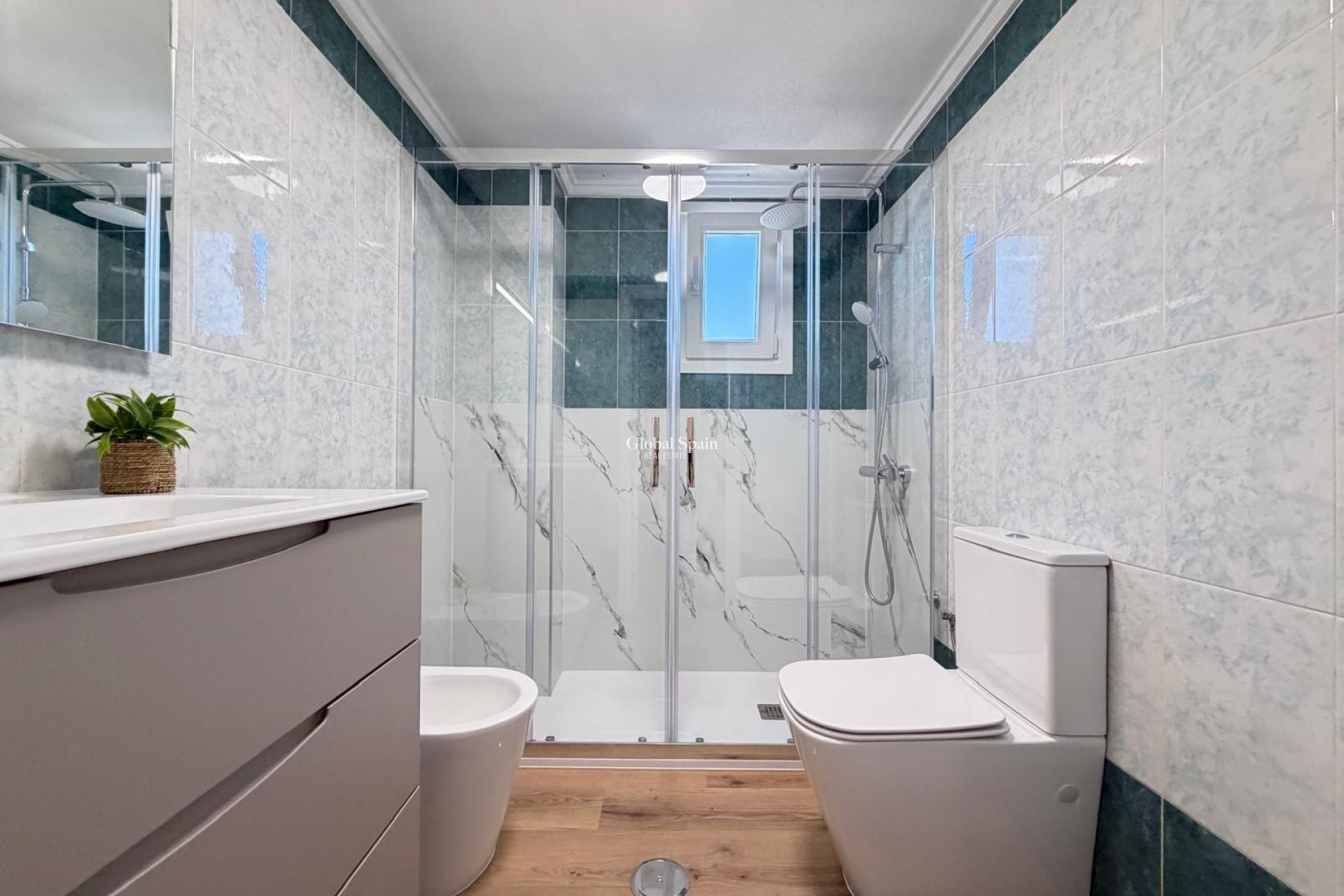 Wederverkoop - APPARTEMENT -
TORREVIEJA - Parque de las Naciones