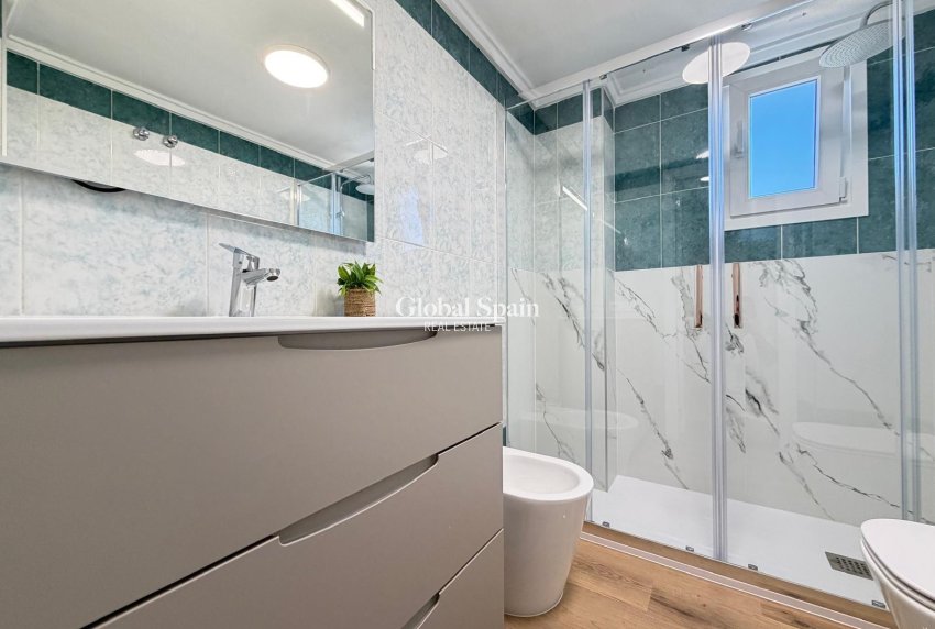 Wederverkoop - APPARTEMENT -
TORREVIEJA - Parque de las Naciones