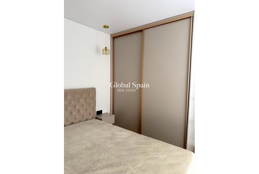 Wederverkoop - APPARTEMENT -
TORREVIEJA - Paseo maritimo