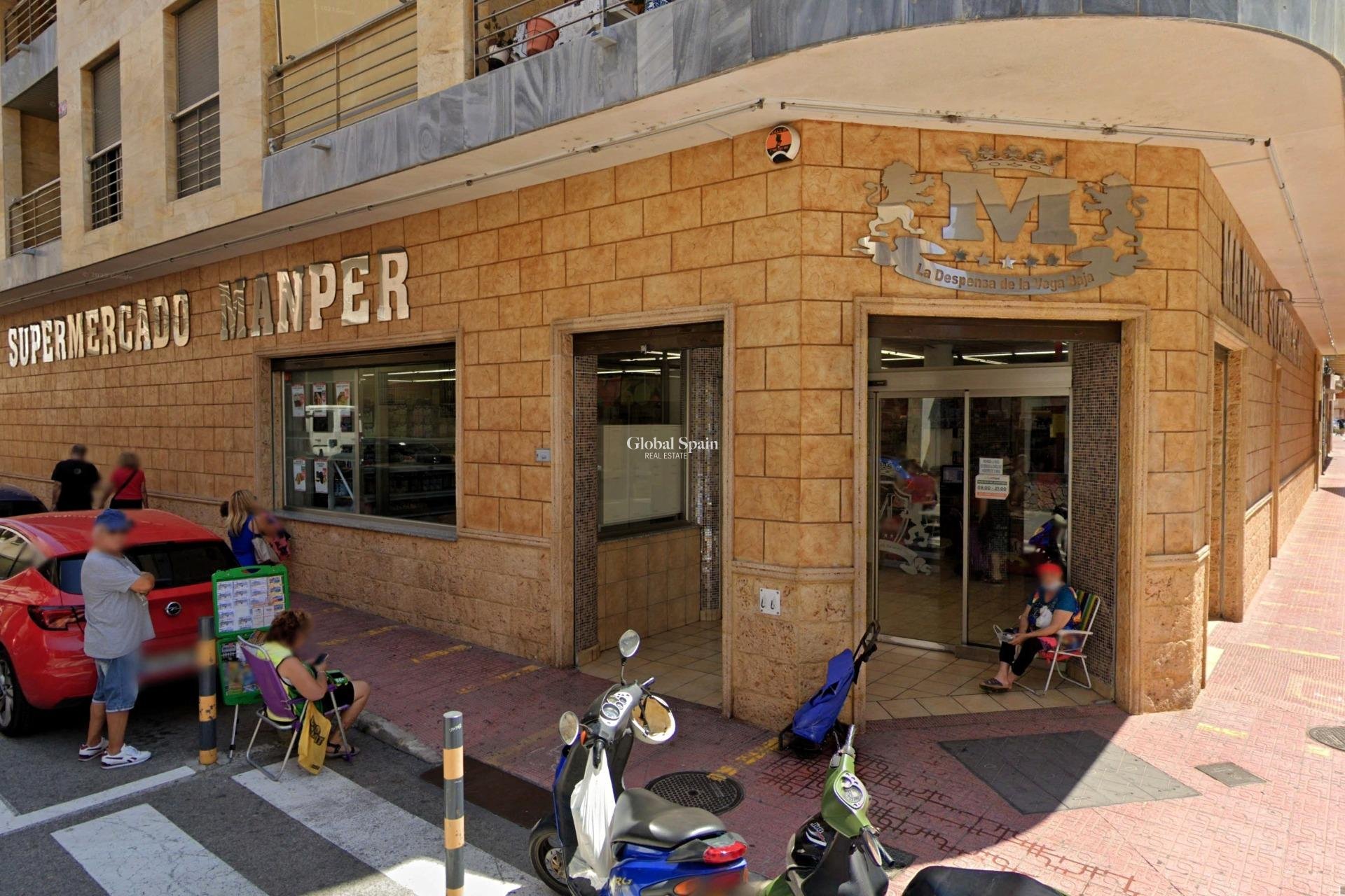 Wederverkoop - APPARTEMENT -
TORREVIEJA - Paseo maritimo