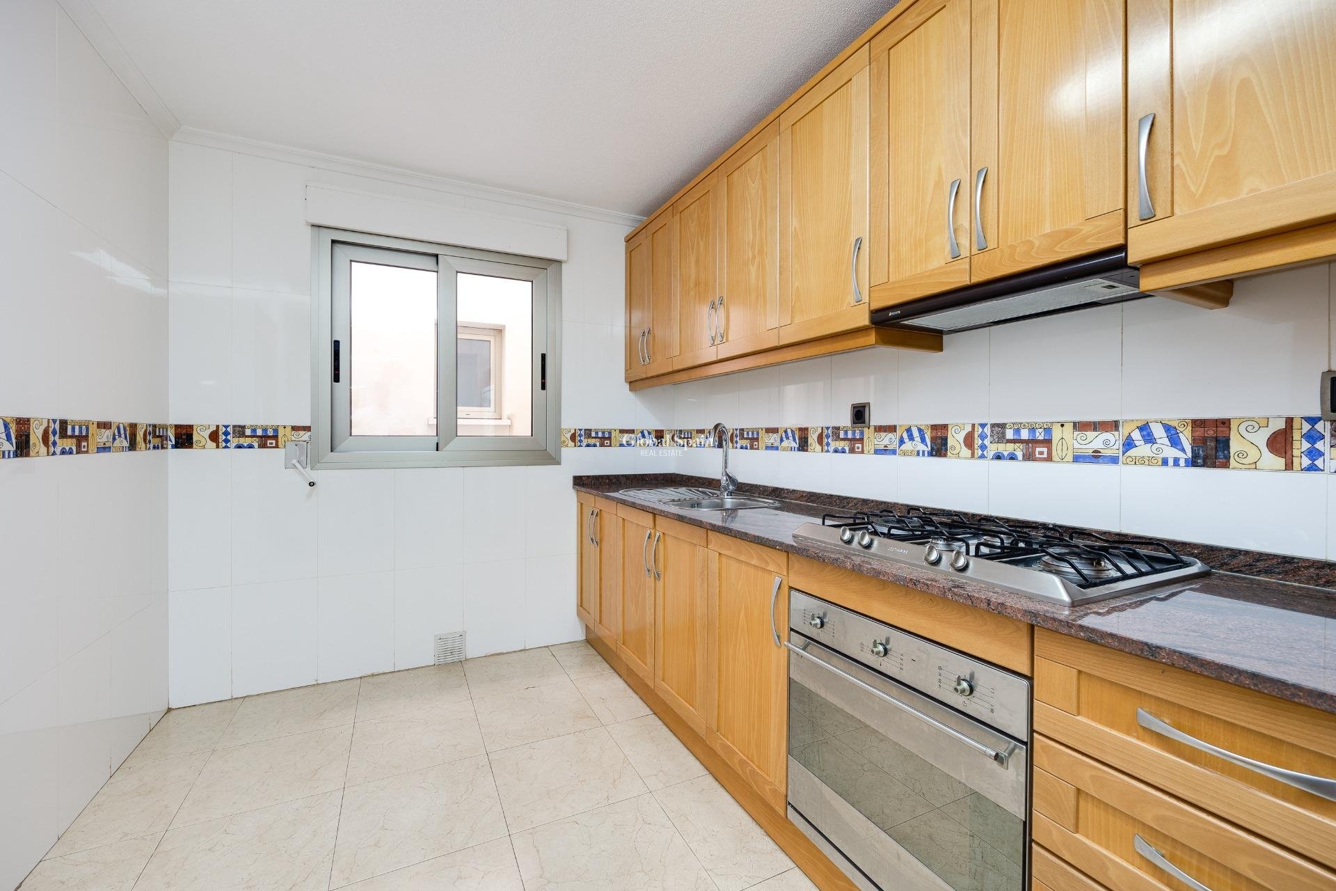 Wederverkoop - APPARTEMENT -
TORREVIEJA - Paseo maritimo