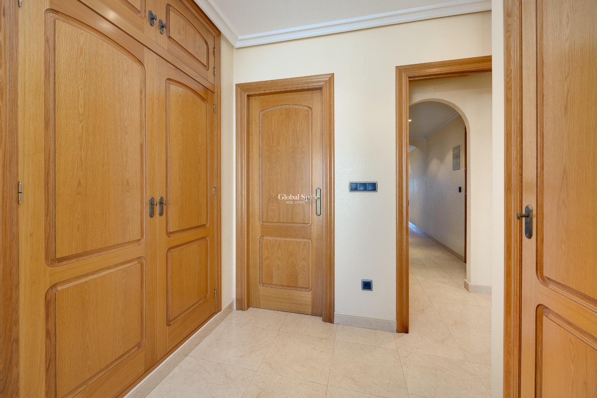 Wederverkoop - APPARTEMENT -
TORREVIEJA - Paseo maritimo