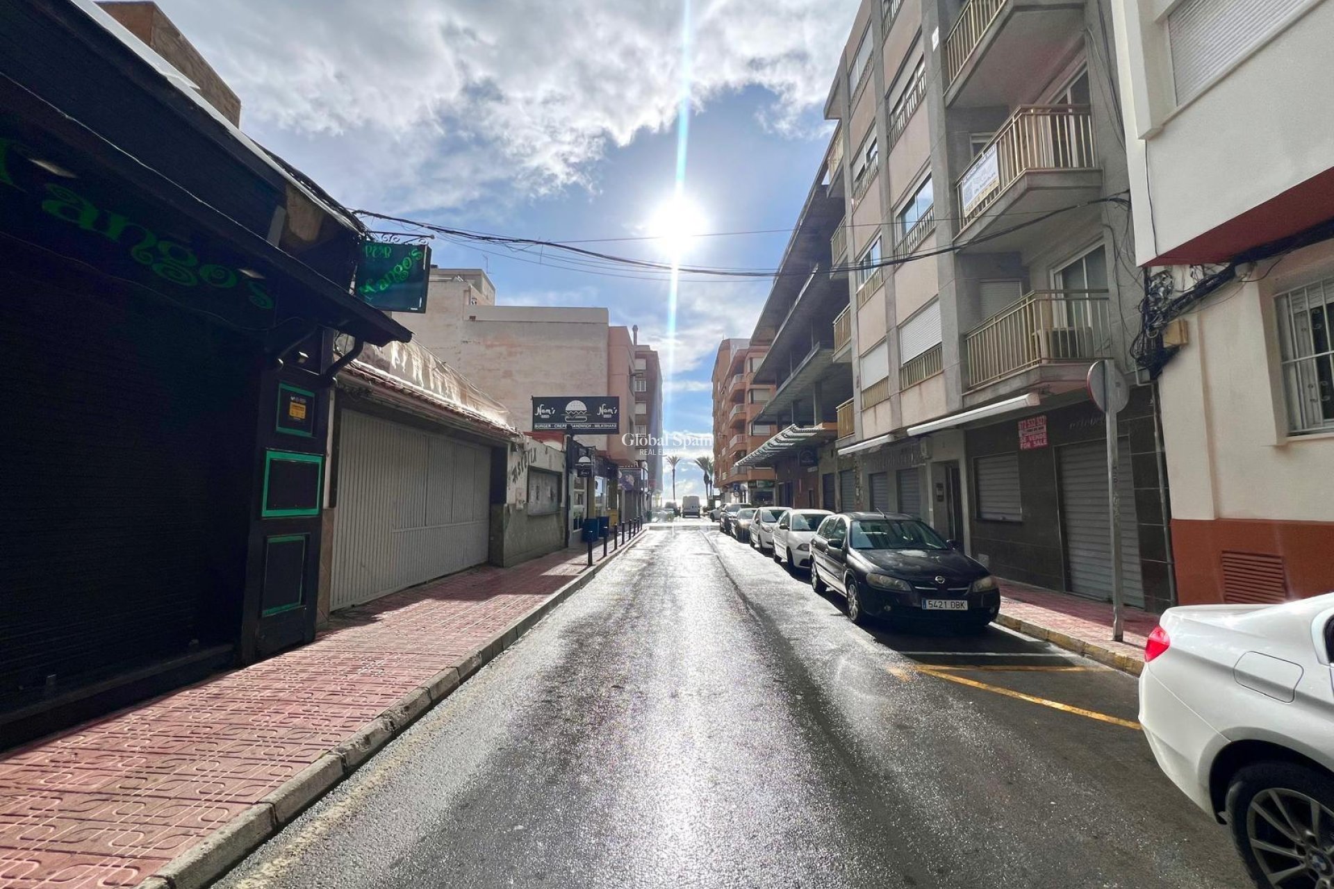 Wederverkoop - APPARTEMENT -
TORREVIEJA - Paseo maritimo