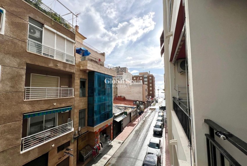 Wederverkoop - APPARTEMENT -
TORREVIEJA - Paseo maritimo