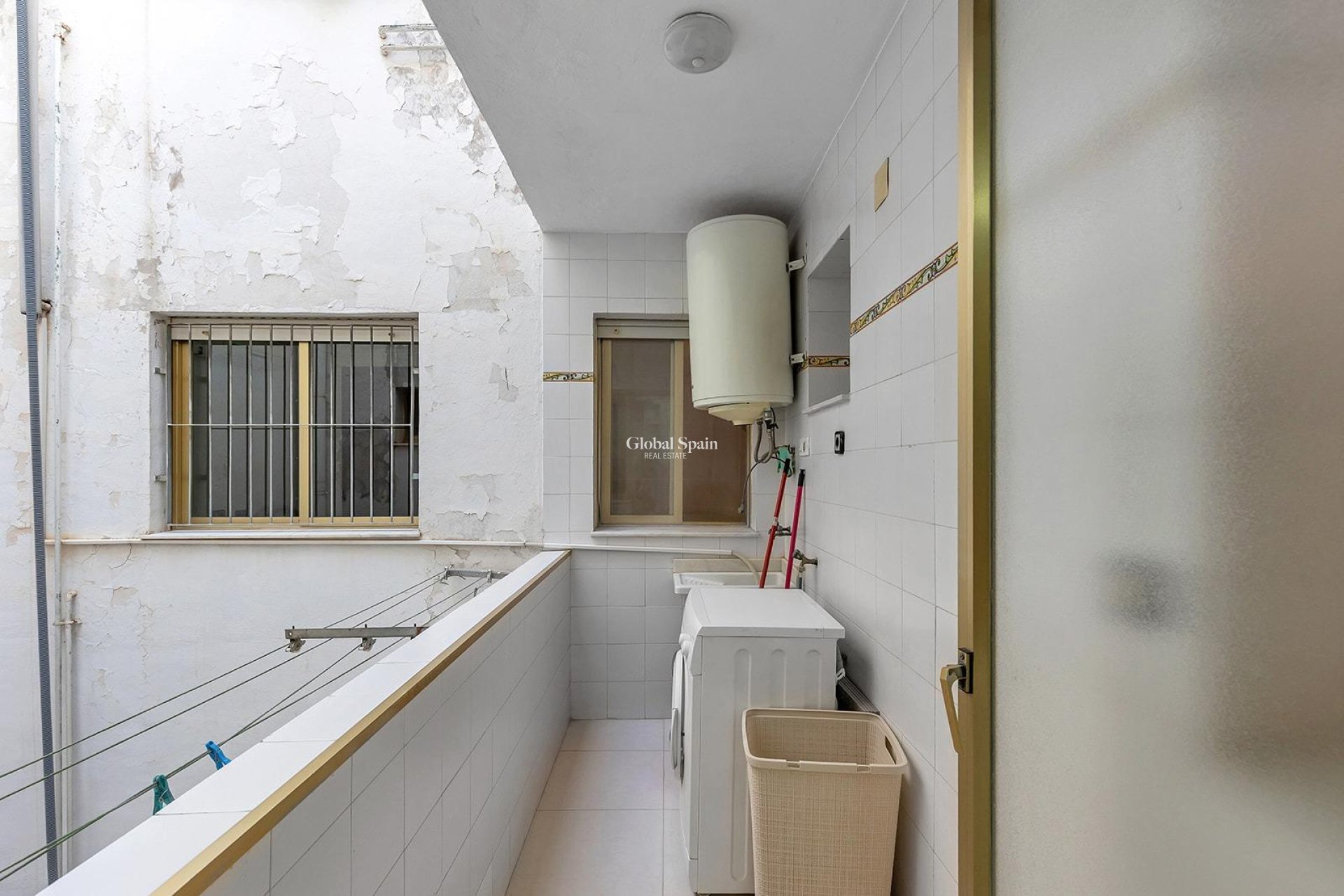 Wederverkoop - APPARTEMENT -
TORREVIEJA - Paseo maritimo