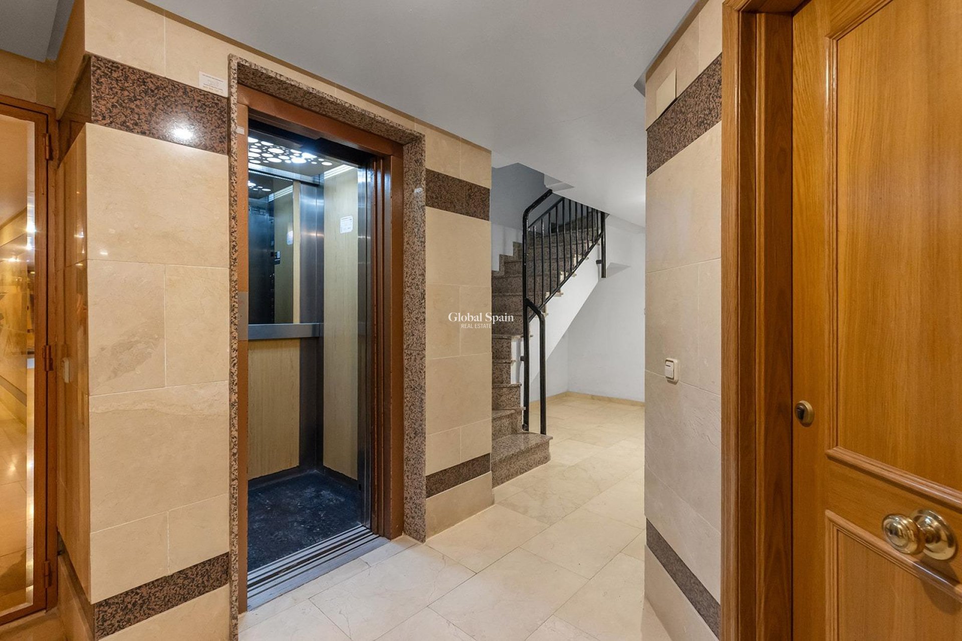 Wederverkoop - APPARTEMENT -
TORREVIEJA - Paseo maritimo