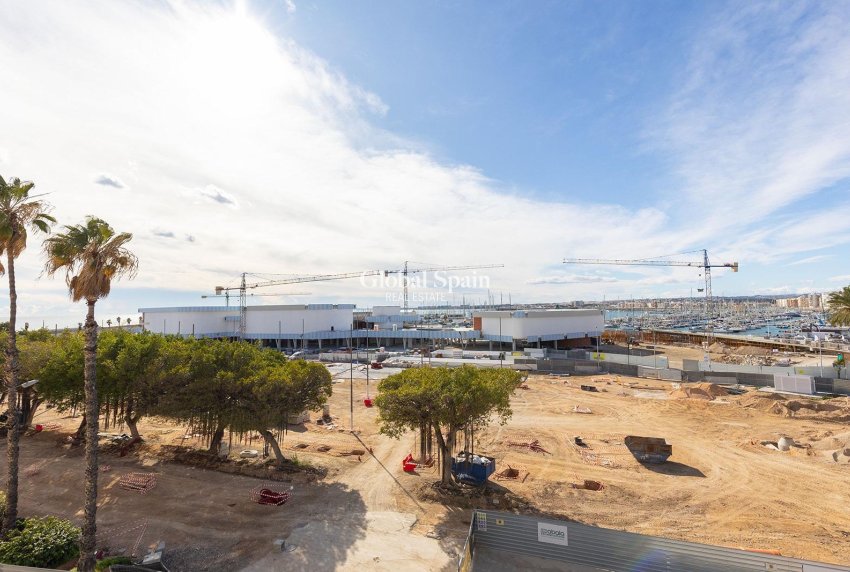 Wederverkoop - APPARTEMENT -
TORREVIEJA - Paseo maritimo