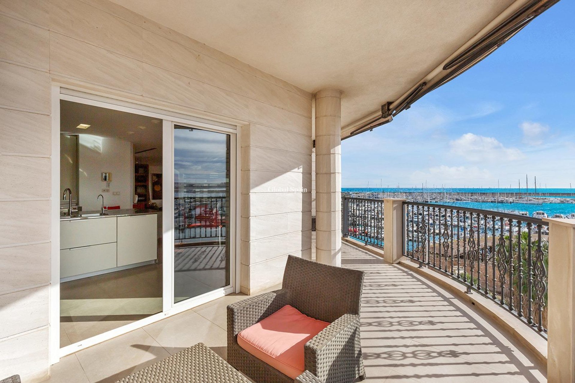 Wederverkoop - APPARTEMENT -
TORREVIEJA - Paseo maritimo