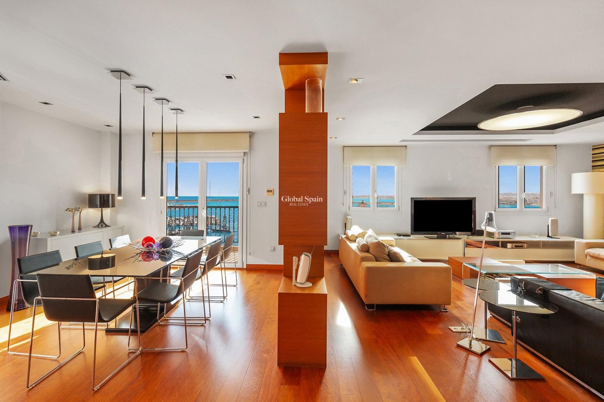 Wederverkoop - APPARTEMENT -
TORREVIEJA - Paseo maritimo