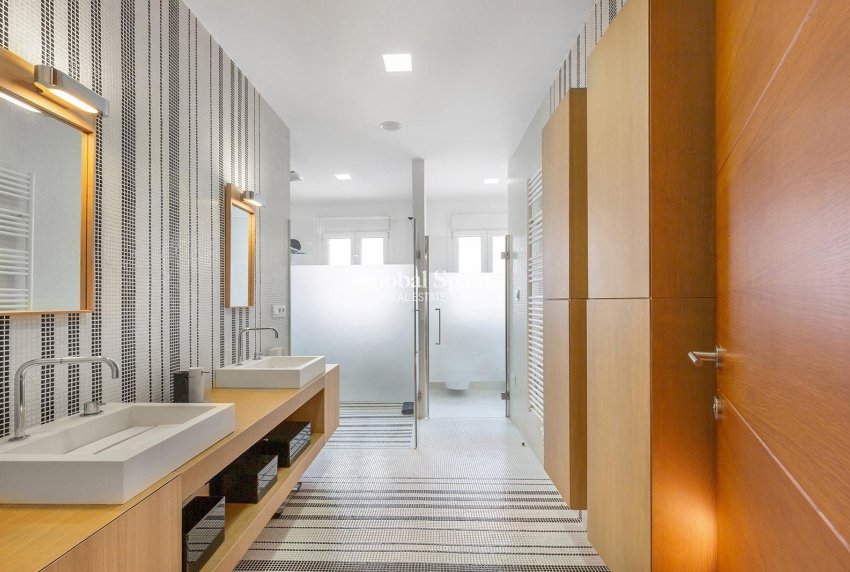 Wederverkoop - APPARTEMENT -
TORREVIEJA - Paseo maritimo