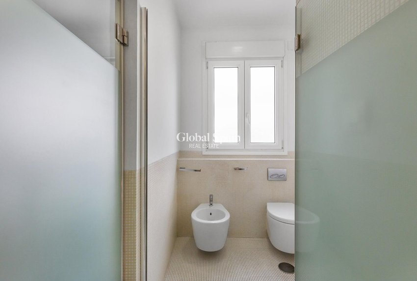 Wederverkoop - APPARTEMENT -
TORREVIEJA - Paseo maritimo