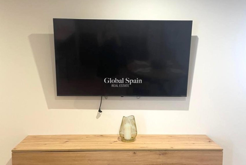 Wederverkoop - APPARTEMENT -
TORREVIEJA - Paseo maritimo