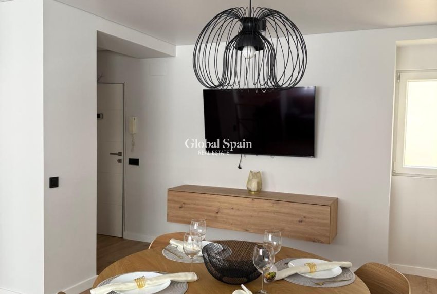 Wederverkoop - APPARTEMENT -
TORREVIEJA - Paseo maritimo