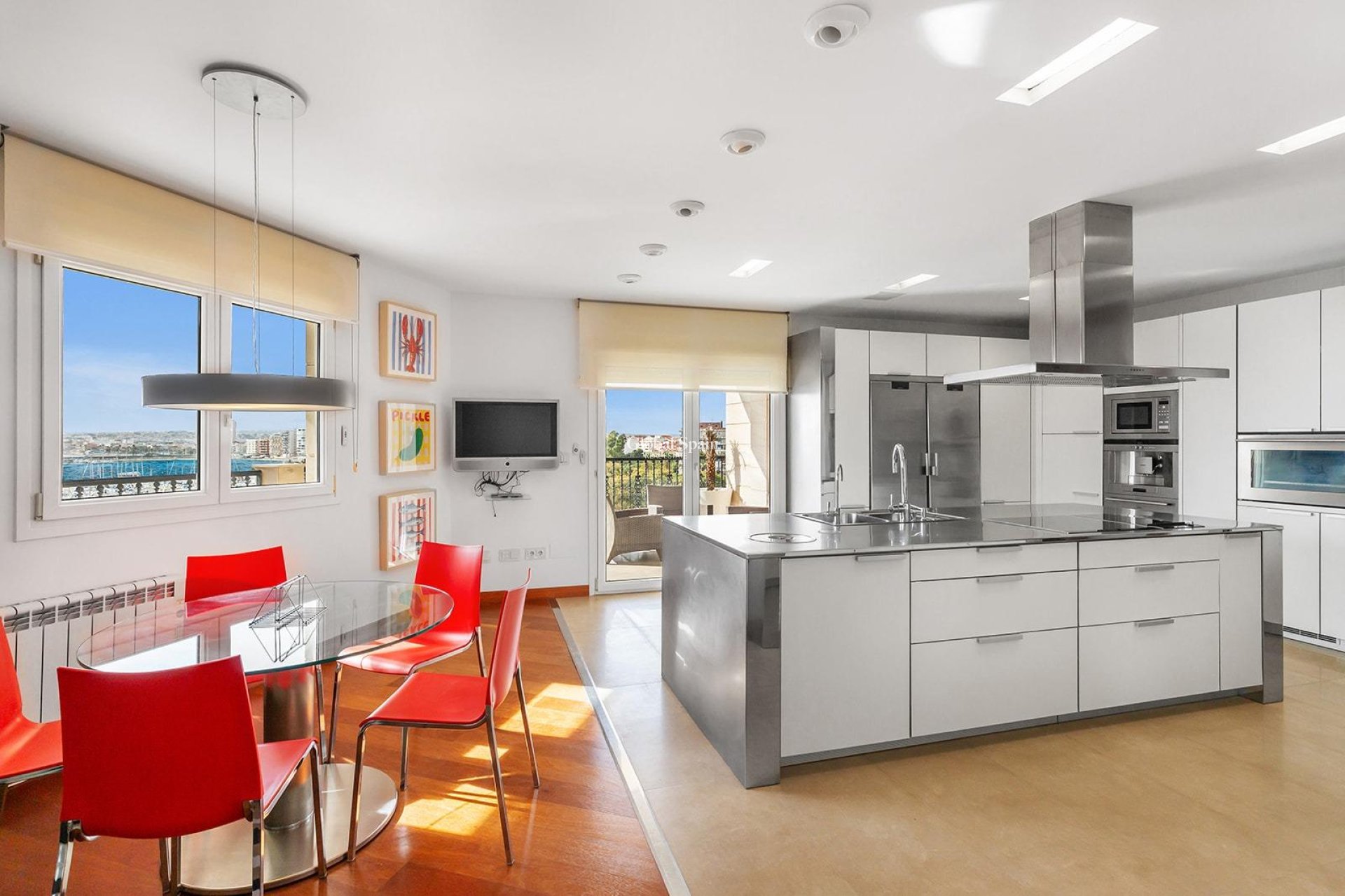 Wederverkoop - APPARTEMENT -
TORREVIEJA - Paseo maritimo