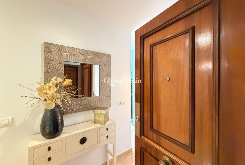 Wederverkoop - APPARTEMENT -
TORREVIEJA - Paseo maritimo