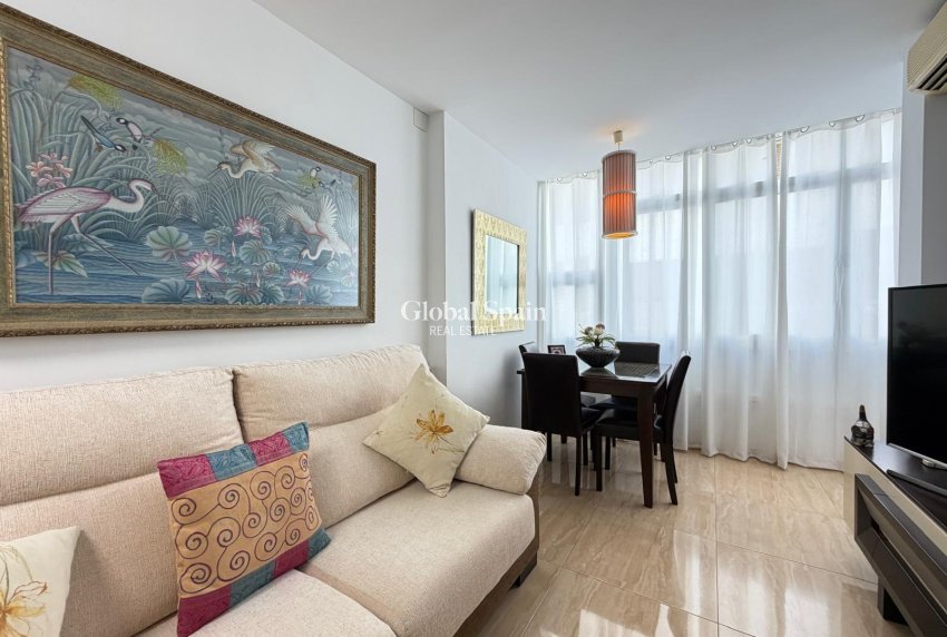 Wederverkoop - APPARTEMENT -
TORREVIEJA - Paseo maritimo