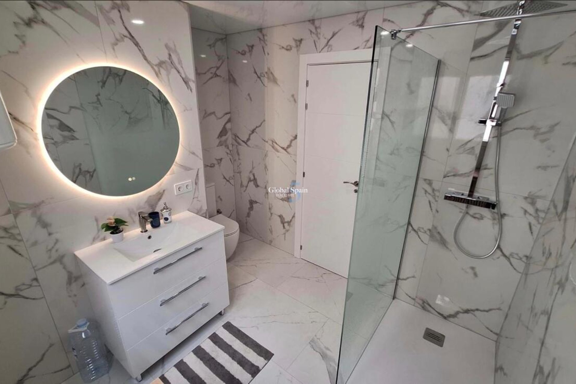 Wederverkoop - APPARTEMENT -
TORREVIEJA - Playa Acecion