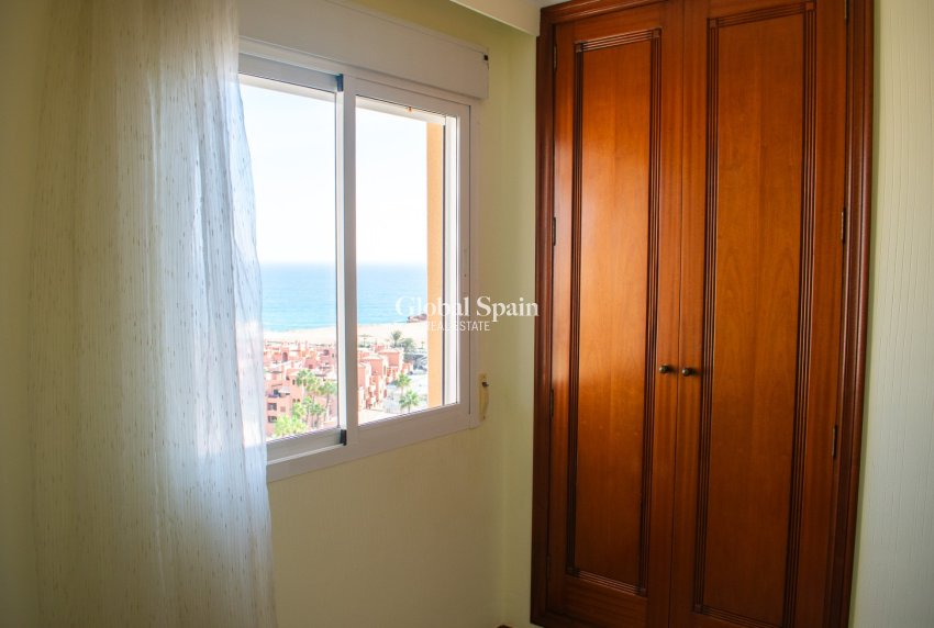 Wederverkoop - APPARTEMENT -
TORREVIEJA - Playa de los Locos