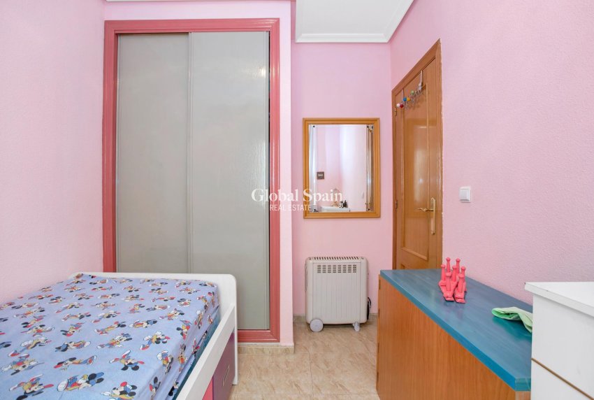 Wederverkoop - Appartement -
TORREVIEJA - Playa de los locos