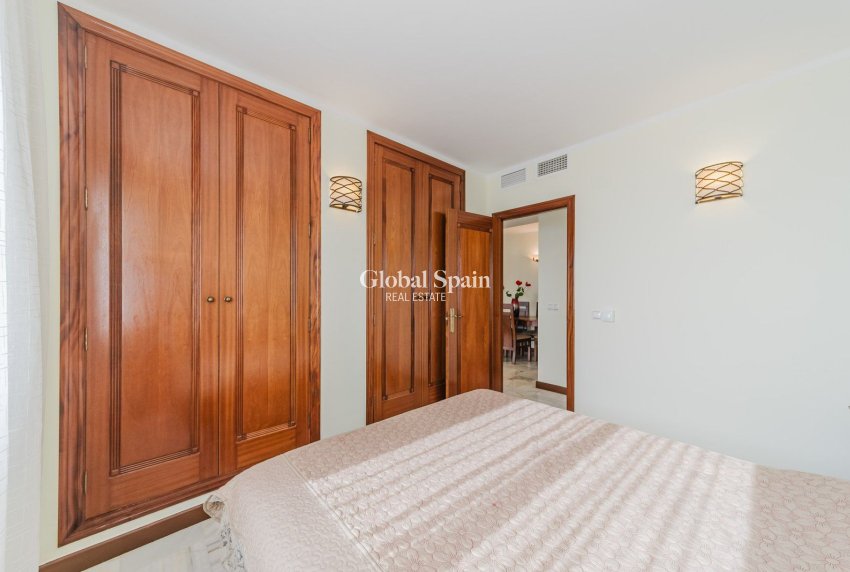 Wederverkoop - APPARTEMENT -
TORREVIEJA - Playa de los locos