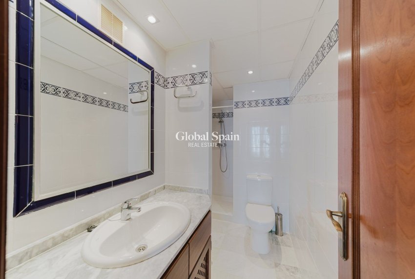 Wederverkoop - APPARTEMENT -
TORREVIEJA - Playa de los locos