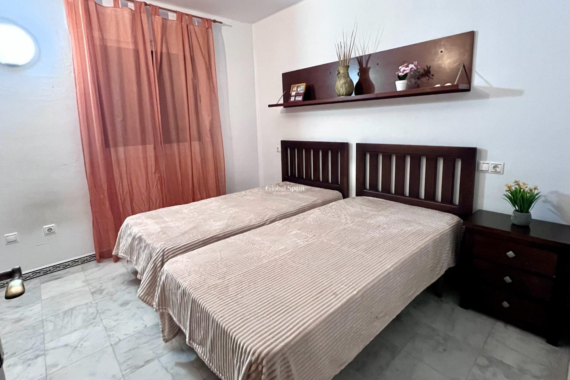 Wederverkoop - APPARTEMENT -
TORREVIEJA - Playa de los Locos